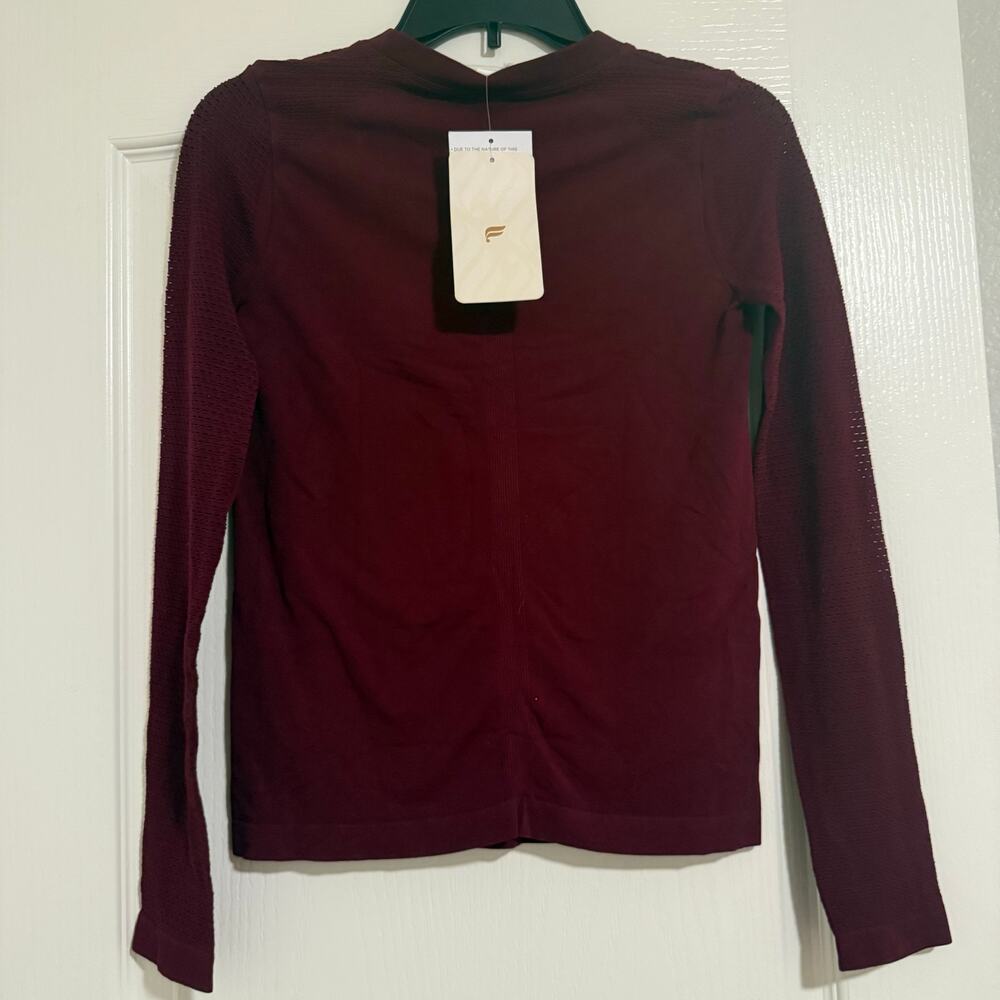 NEW Fabletics Maroon Long Sleeve Athletic Top Women Sz Small